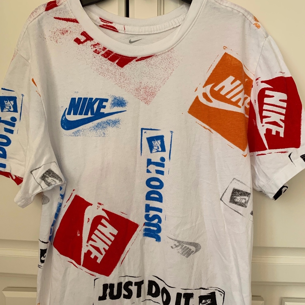 Nike Men's Small T-shirt